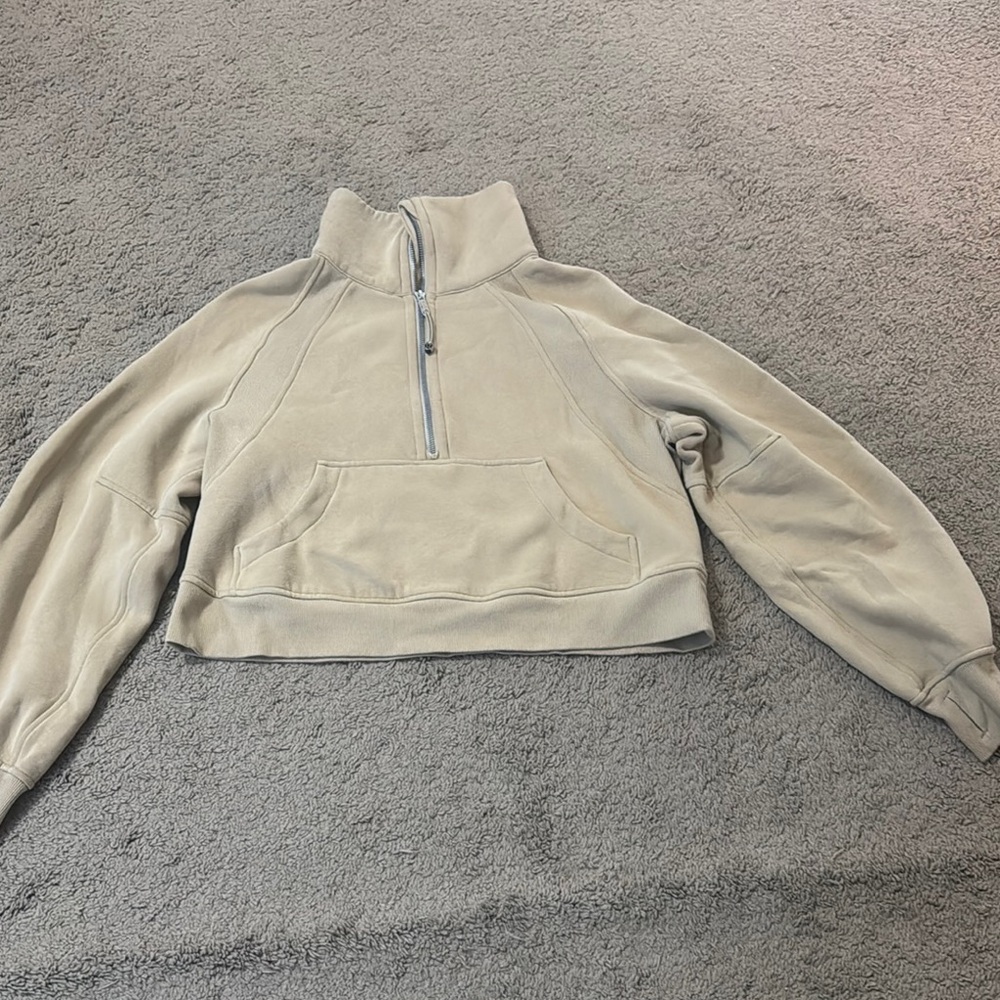 Like New Lululemon scuba half zip hoodie. XS/Small